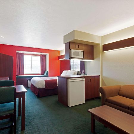 Microtel Inn & Suites By Wyndham Brandon Exterior foto