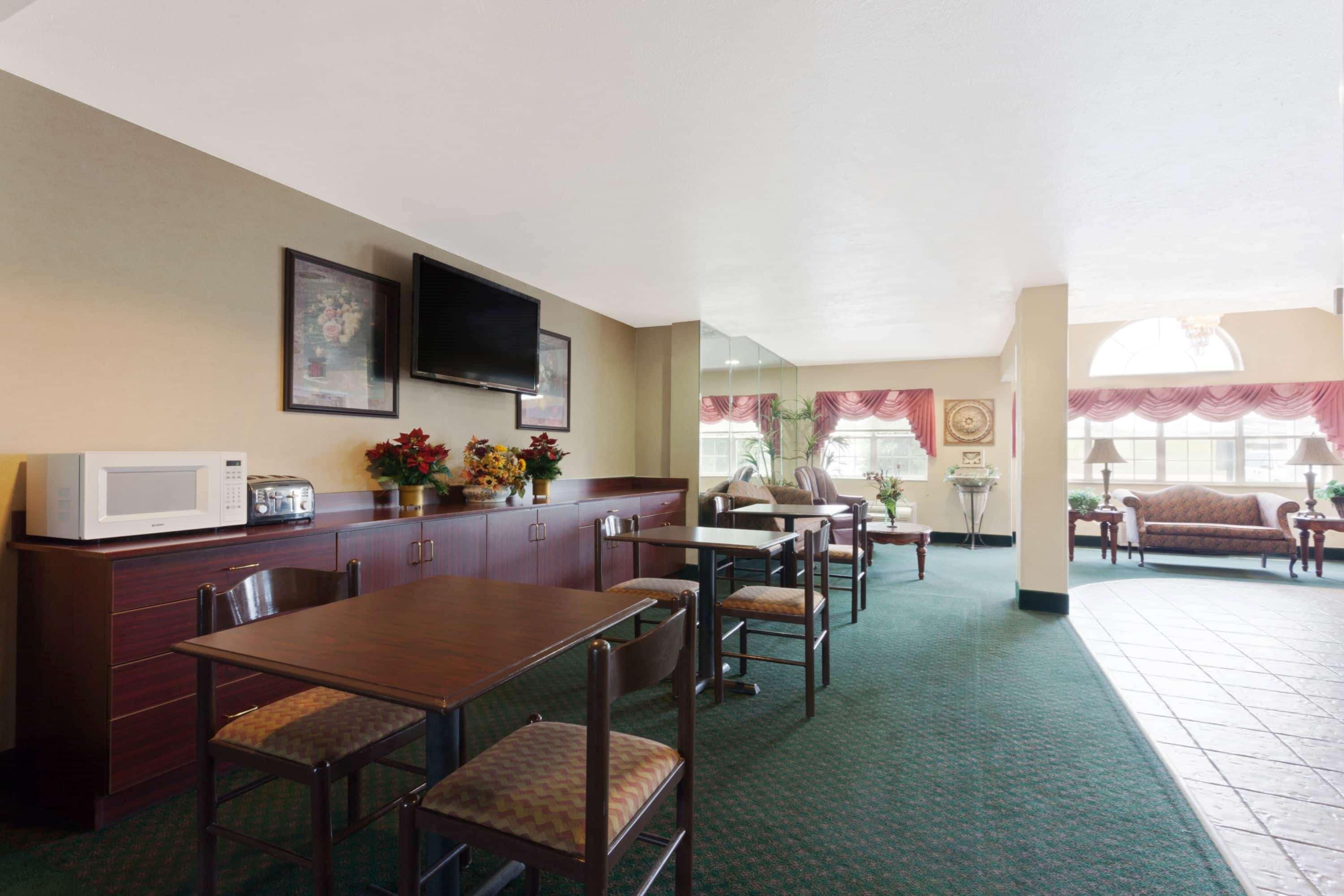 Microtel Inn & Suites By Wyndham Brandon Exterior foto